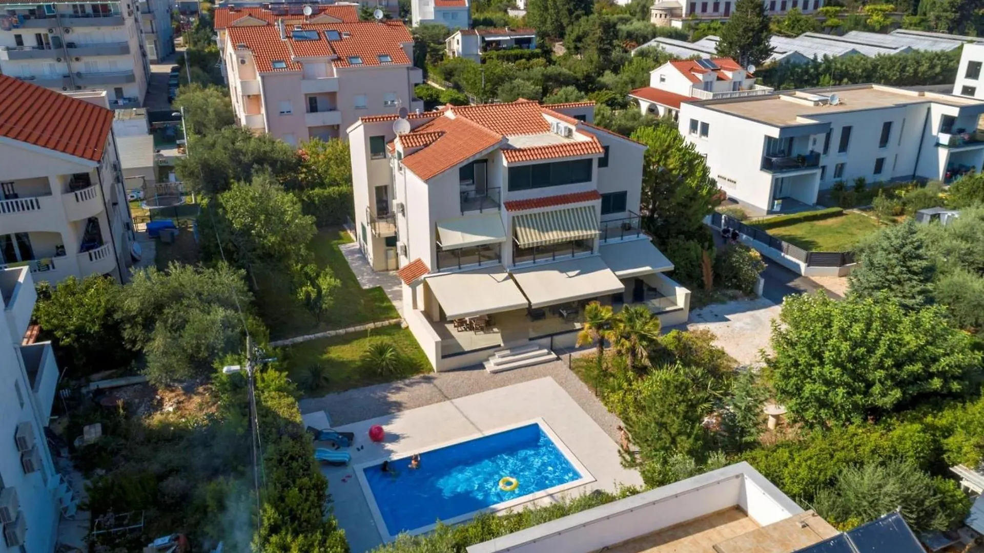 Spacious Kastel Stafilic Apartment With Private Pool Kastela
