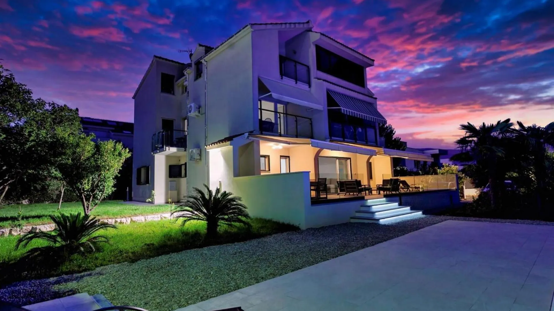 Spacious Kastel Stafilic Apartment With Private Pool Kaštela