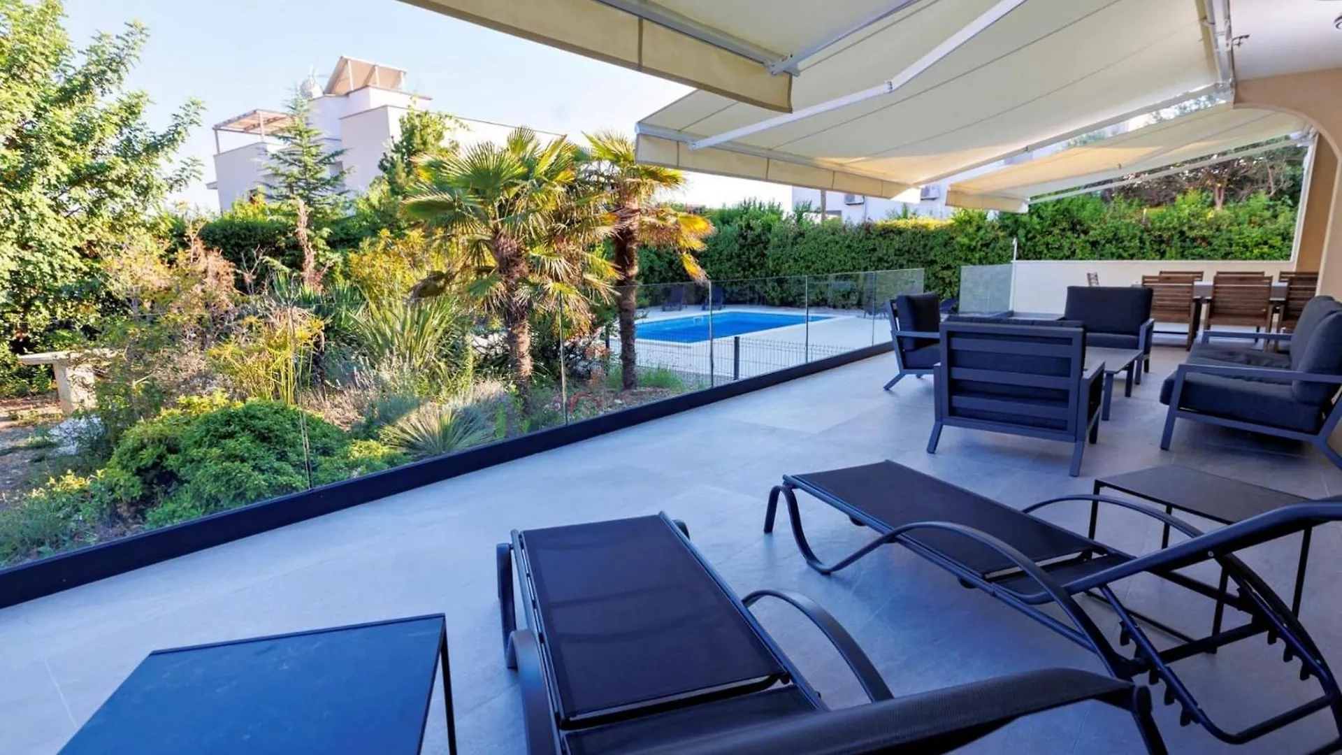 Spacious Kastel Stafilic Apartment With Private Pool Kastela