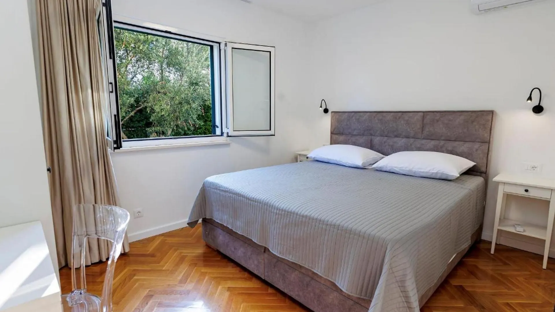 Spacious Kastel Stafilic Apartment With Private Pool Kastela