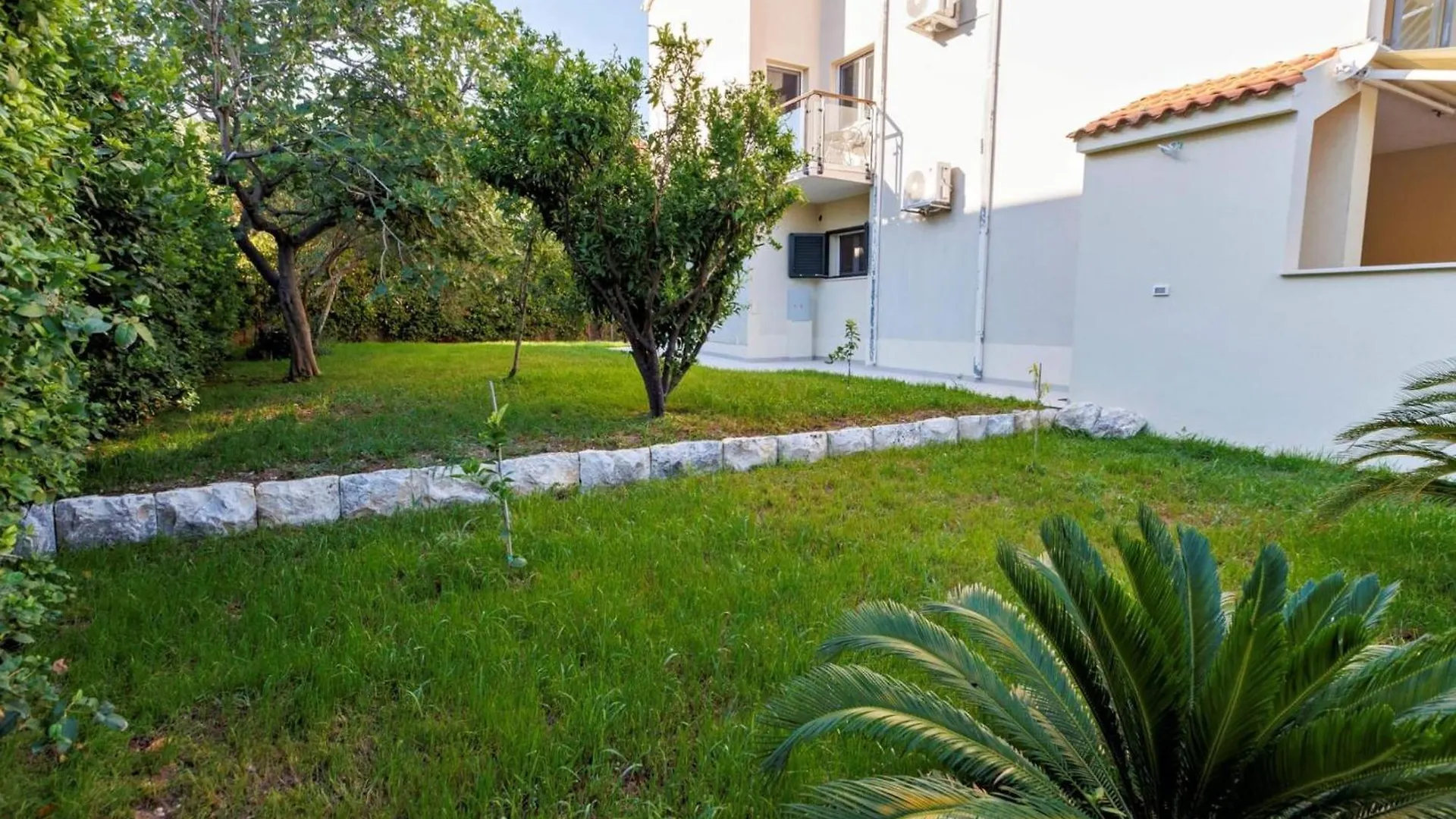 Spacious Kastel Stafilic Apartment With Private Pool Kastela