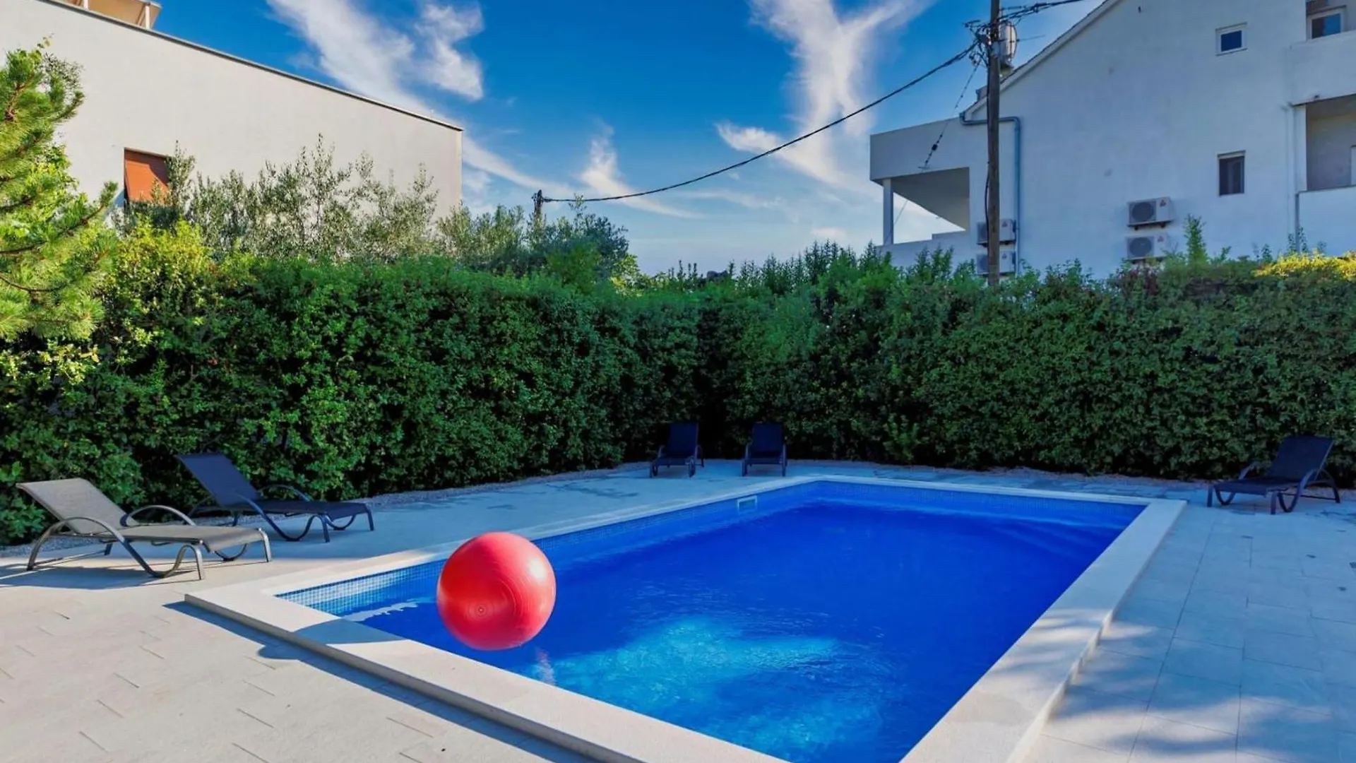 Spacious Kastel Stafilic Apartment With Private Pool Kastela
