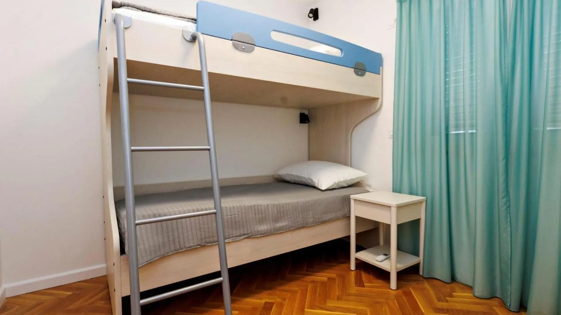 Spacious Kastel Stafilic Apartment With Private Pool Kastela