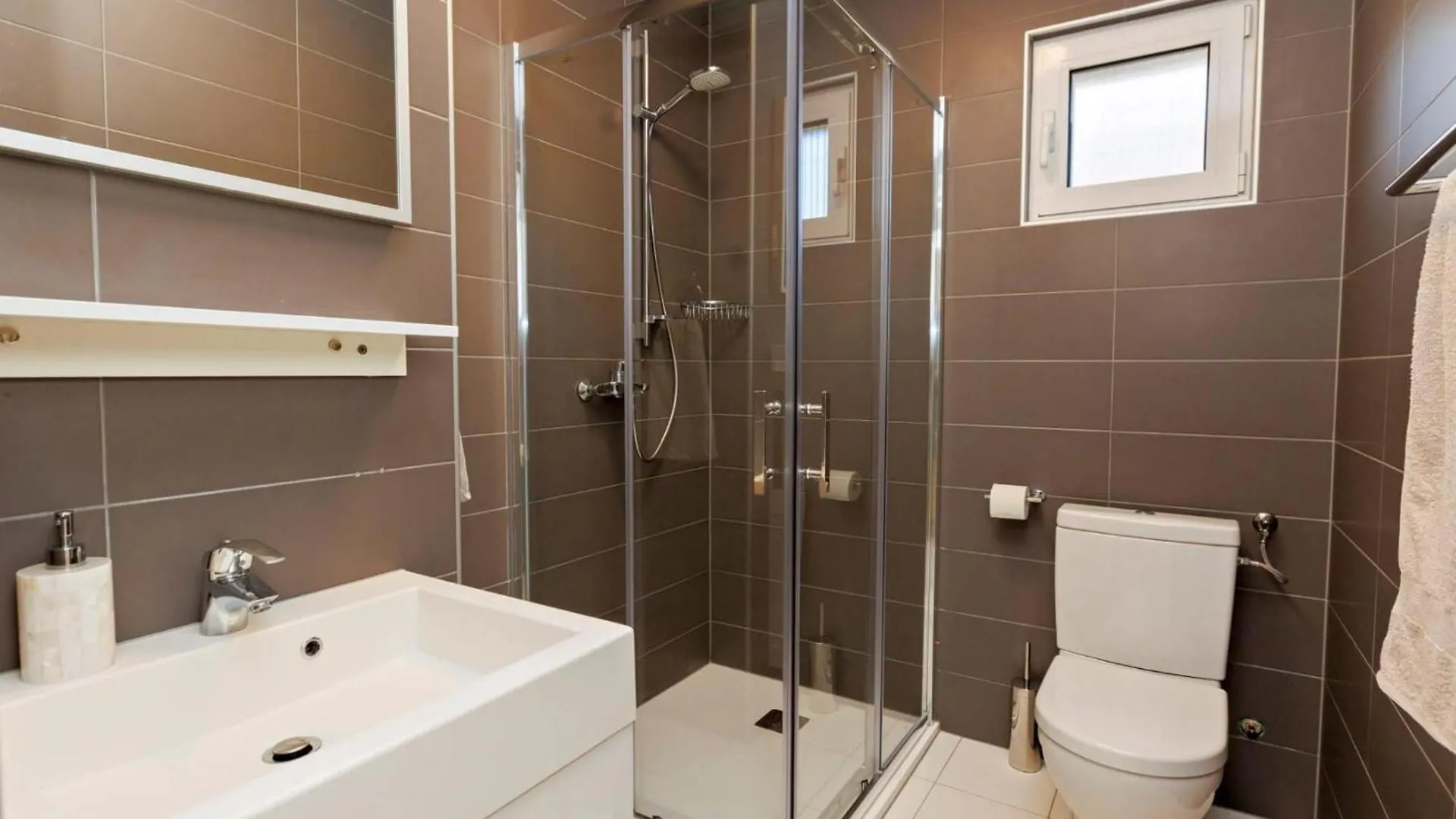 Spacious Kastel Stafilic Apartment With Private Pool Kastela