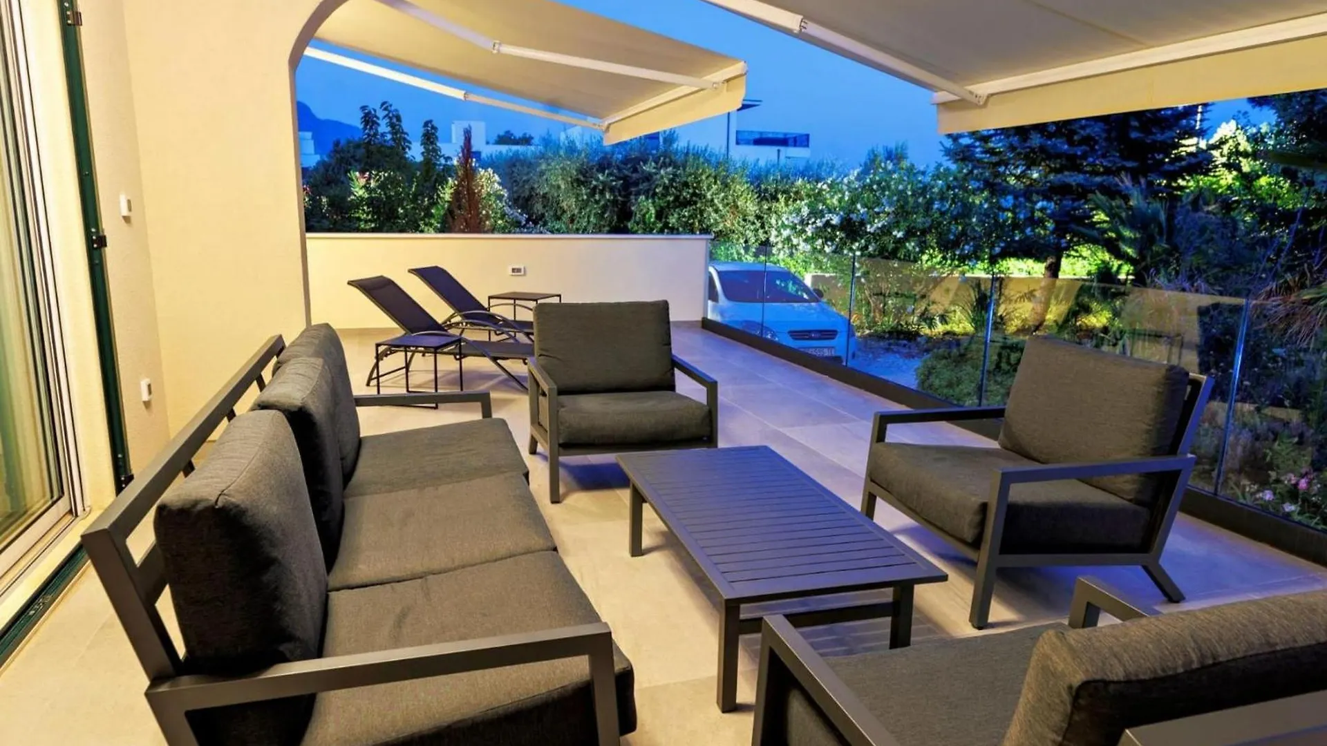 Spacious Kastel Stafilic Apartment With Private Pool Kastela