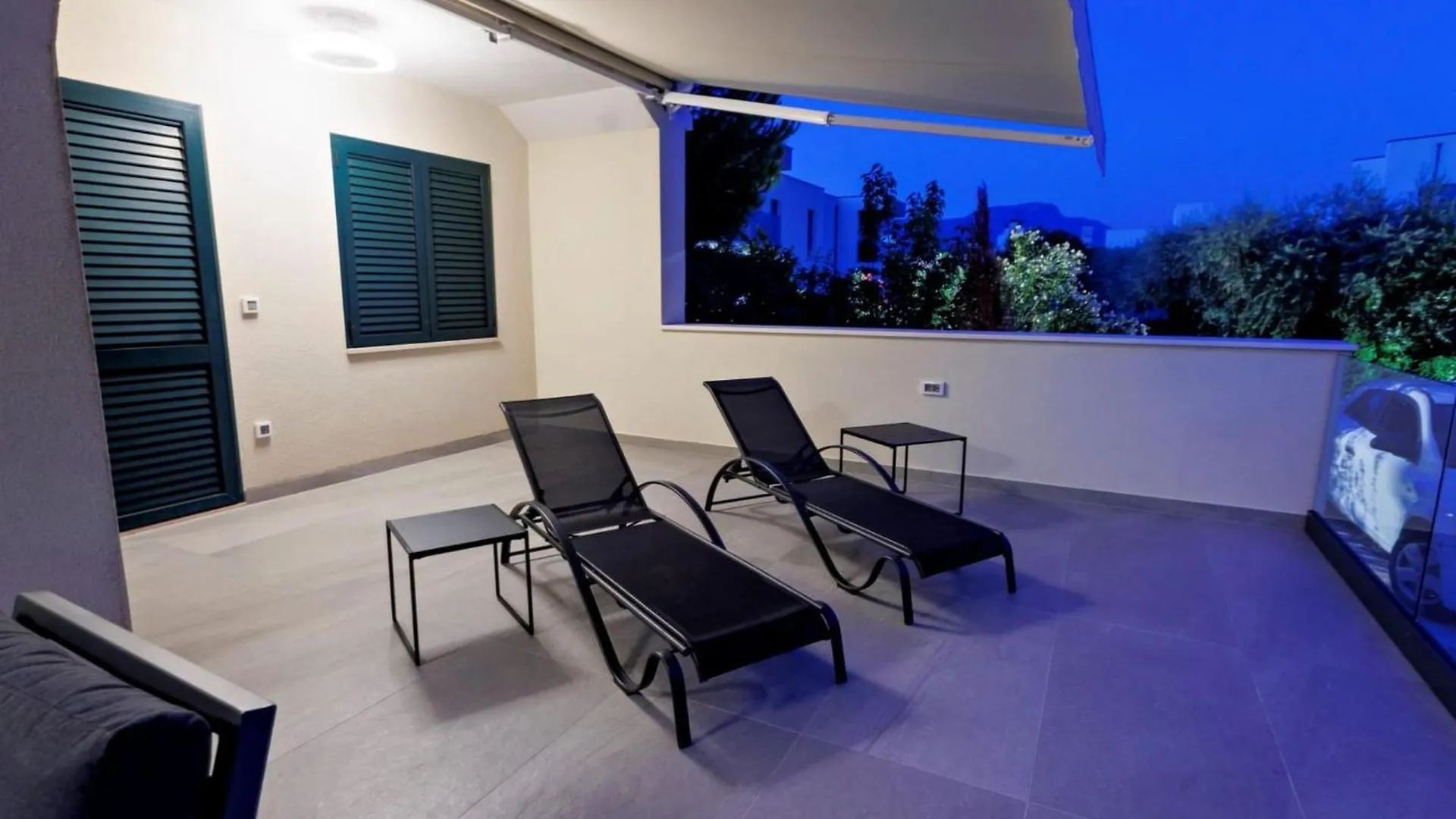 Spacious Kastel Stafilic Apartment With Private Pool Kastela