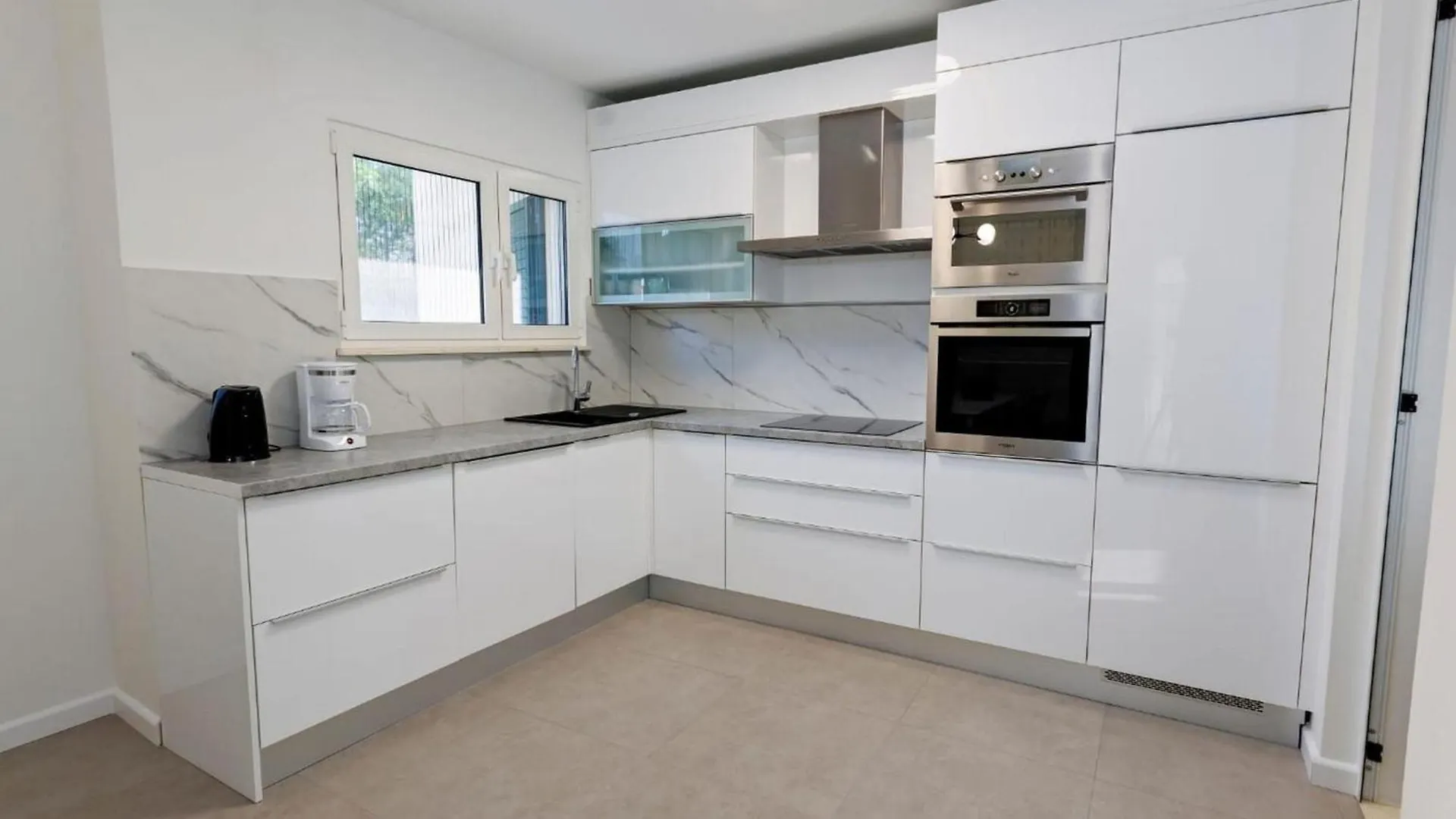 Spacious Kastel Stafilic Apartment With Private Pool Kastela Croatia