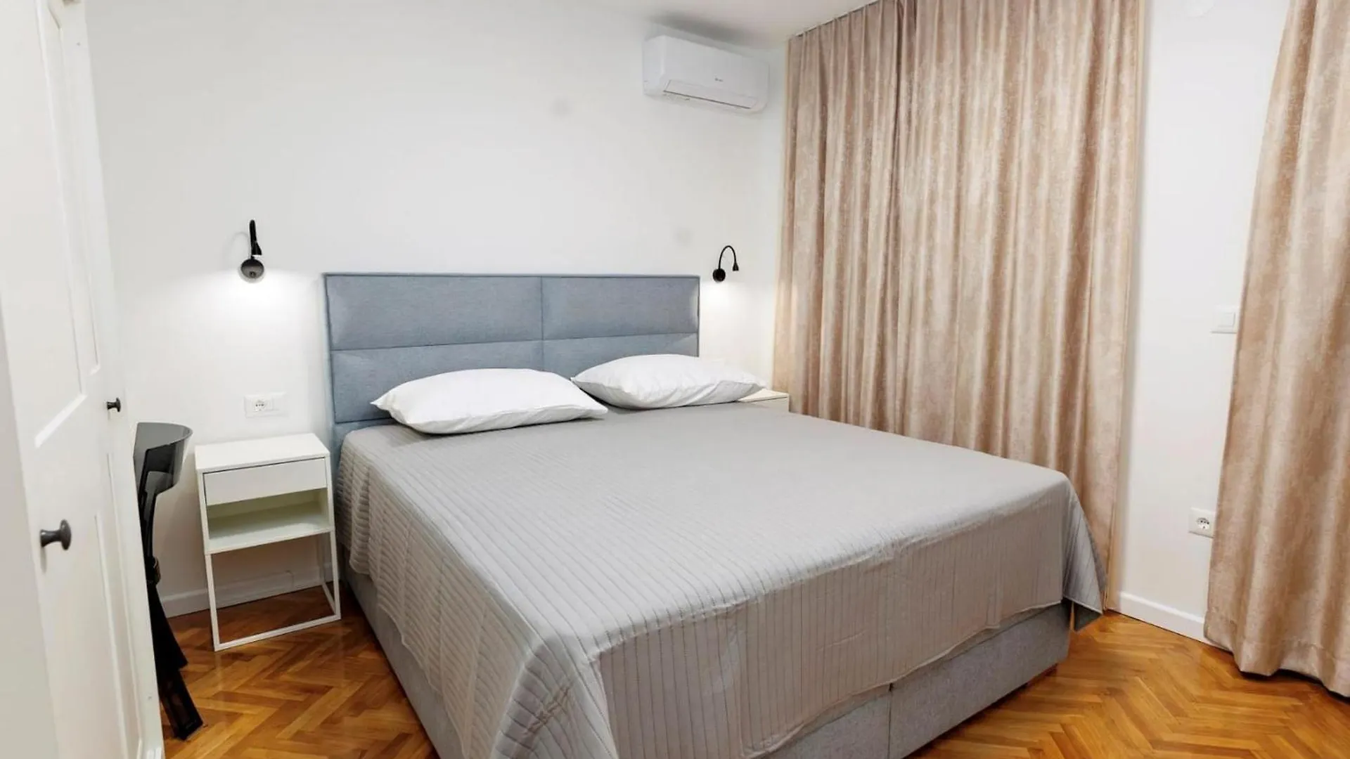 Spacious Kastel Stafilic Apartment With Private Pool Kastela