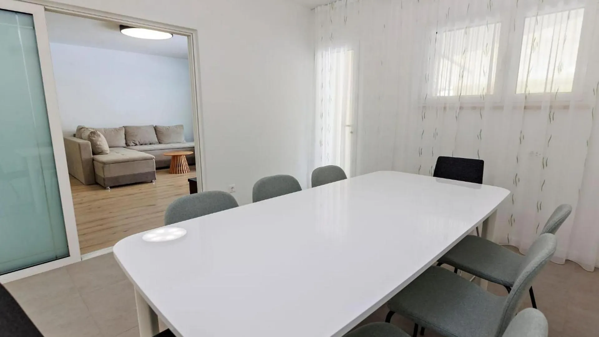 Spacious Kastel Stafilic Apartment With Private Pool Kastela Croatia